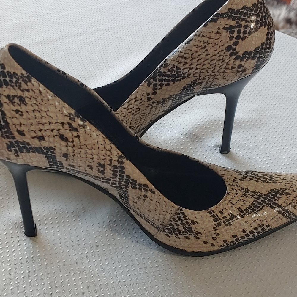 Heels - Picture 5 of 7